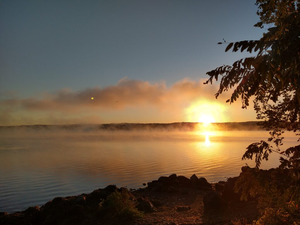 Sunrise over the Hudson (misty yellow)